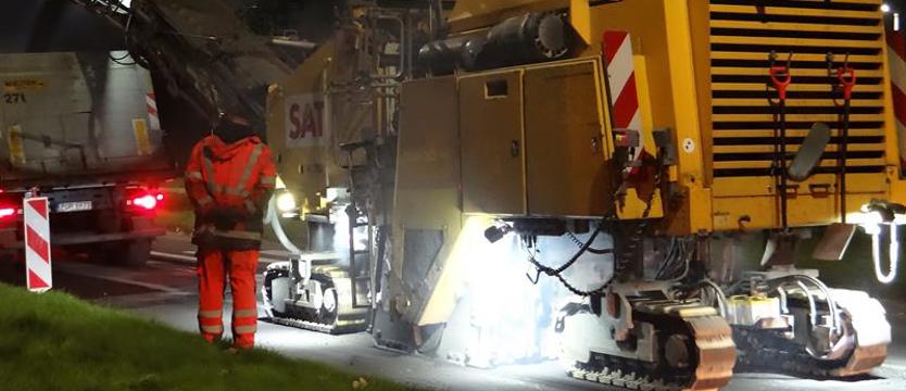 Ciężki sprzęt wjechał na Zawadzkiego w Szczecinie. Frezowali aż furczało