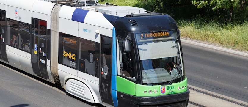 Na Wyszyńskiego wygięła się szyna