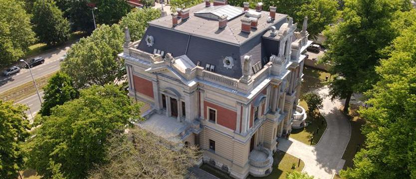 Fortepian z betonu i stali. Możesz na nim zagrać! - trwają zapisy