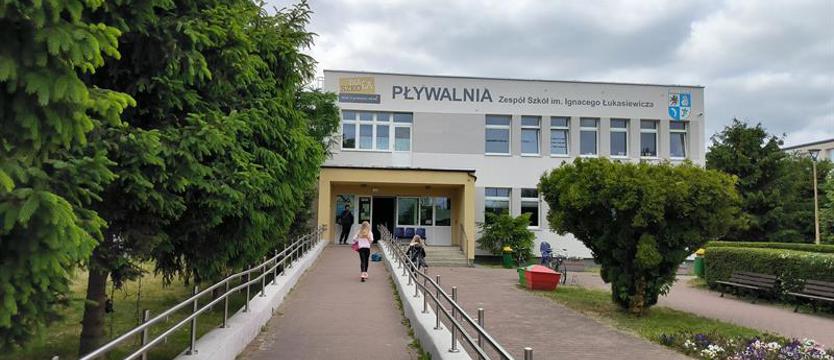 Dwa miesiące bez pływalni w Policach