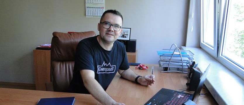 Lakoniczne komunikaty niepokoją mieszkańców. Zanieczyszczenie wody na ulicy Łużyckiej w Gryfinie