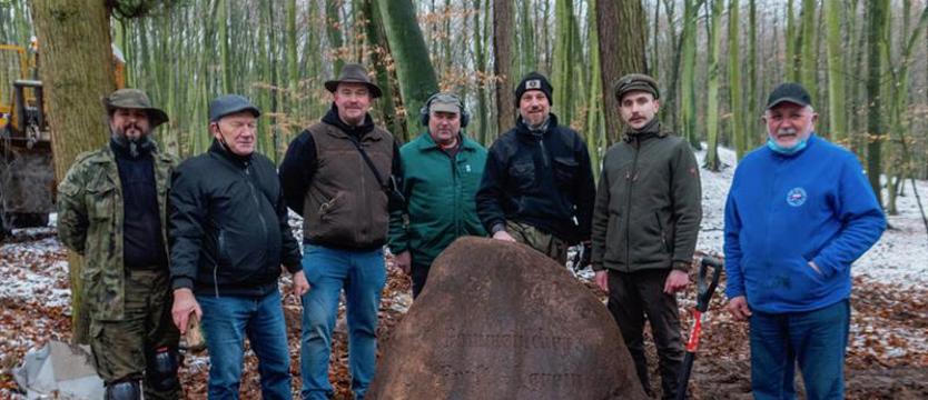 Na tropie zagadek przeszłości. Dęby – świadkowie niełatwej historii