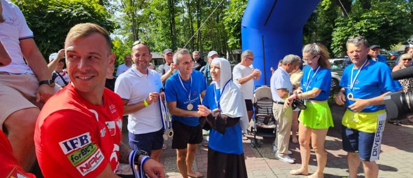Mistrzowie i... zakonnica, podczas XXIII edycji Festiwalu Gwiazd Sportu w Dziwnowie