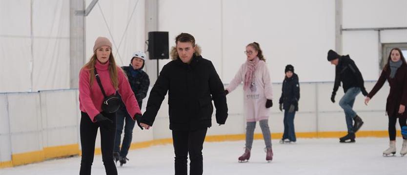 Lodowisko przed Netto Areną otwarte - ile kosztuje bilet?