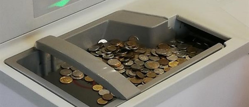 Gdy chcemy się pozbyć bilonu… Maszyna w NBP pomaga w wymianie monet