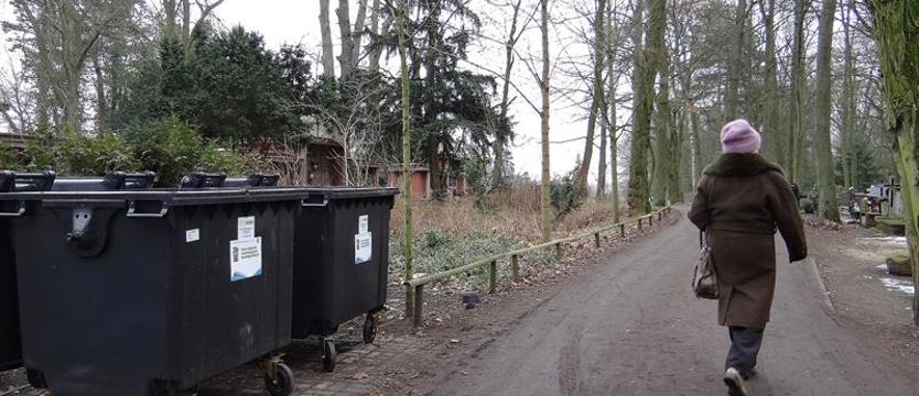 Symboliczna segregacja na cmentarzach