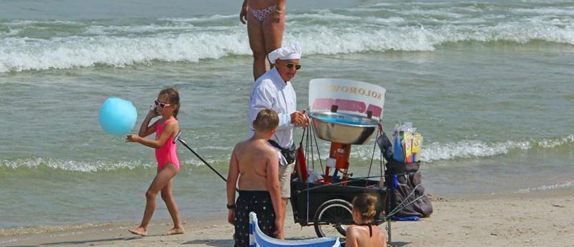 Plażowe atrakcje - wata cukrowa