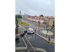 Zderzenie trzech aut na pl. Hołdu Pruskiego. Zablokowany przejazd