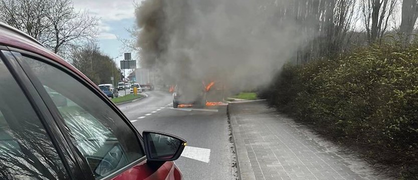 Pożar samochodu na ul. Obotryckiej w Szczecinie