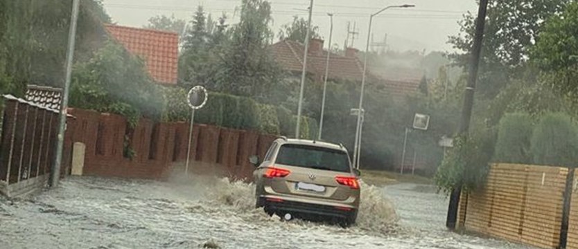 Gwałtowna ulewa w Szczecinie. Dała się we znaki kierowcom