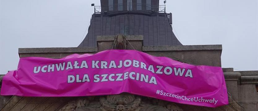 Jak walczyć z „szyldozą”? Trzeba uporządkować także reklamy legalne