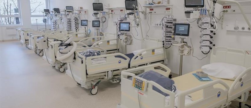 Szpitale wciąż pełne pacjentów z COVID-19. Zbyt wielu umiera