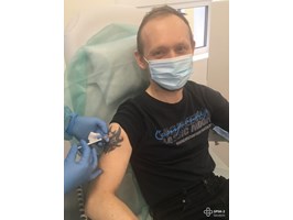 Pierwsze szczepienia przeciw COVID-19  pacjentów dializ szpitala na Pomorzanach