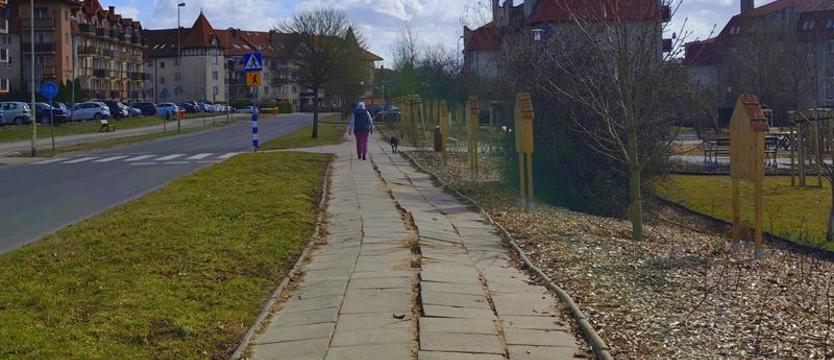 Remont chodnika na Złotowskiej. Tuż przy Ekoparku