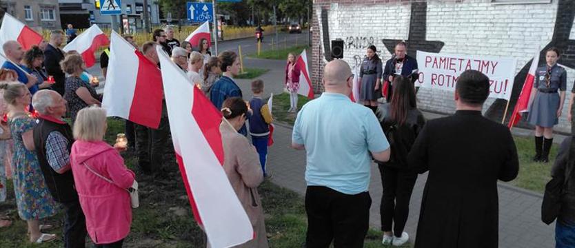 Nocą w Szczecinie. Znicz dla Pileckiego