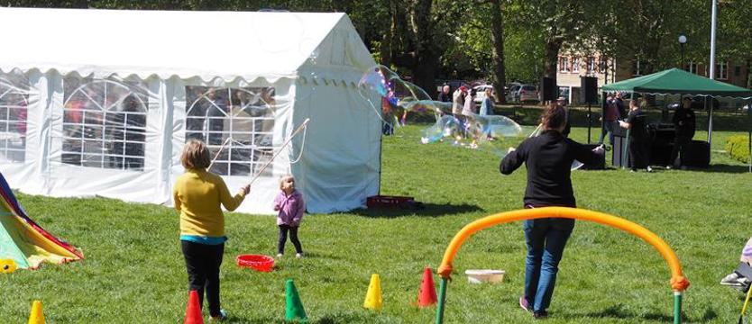 Na Jasnych Błoniach z okazji Dnia Godności. Kolorowo, otwarcie, wspólnie...