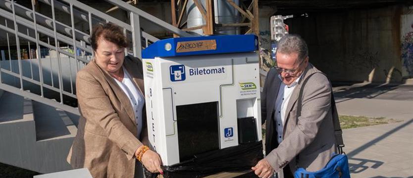 Odsłonięty i znów zafoliowany. Biletomaty SKM wciąż na testach