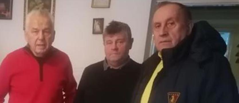 Piłka nożna. Koledzy u kapitana