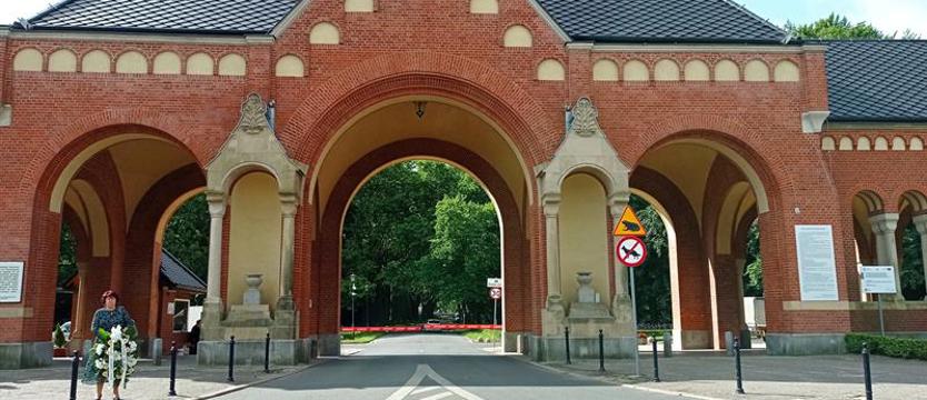 Cmentarz: nieunikniony, choć nie tak dostępny