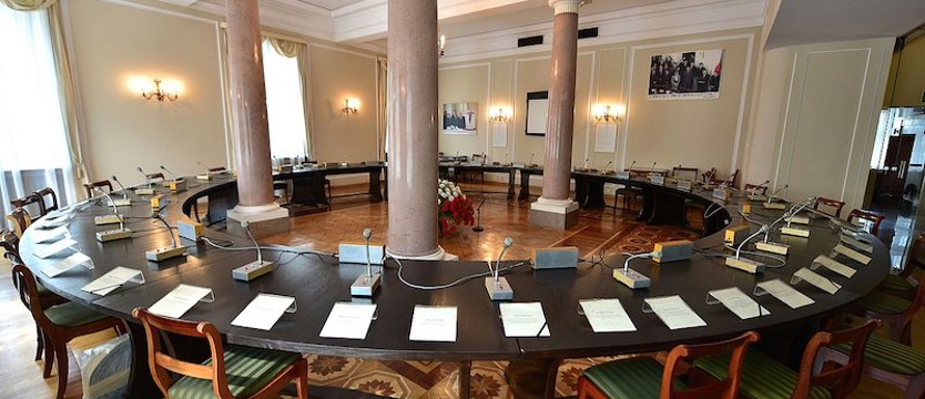 Okrągły stół z Pałacu Prezydenckiego trafi do Muzeum Historii Polski