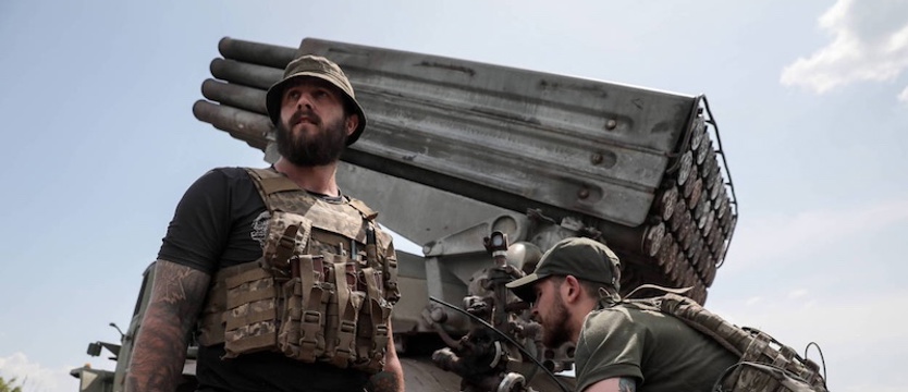 Ukraińcy ponownie przejmują inicjatywę; na front trafiła amerykańska amunicja