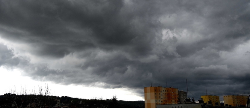 IMGW: podwyższenie stopnia ostrzeżeń dla północy kraju i alert RCB