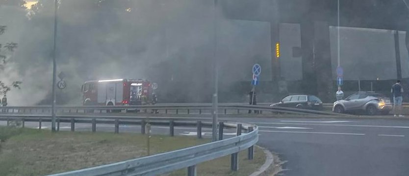 Samochód zapalił się na autostradzie