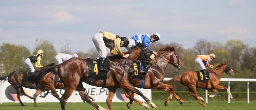 W niedzielę na Służewcu bomba w górę - inauguracja sezonu wyścigów konnych