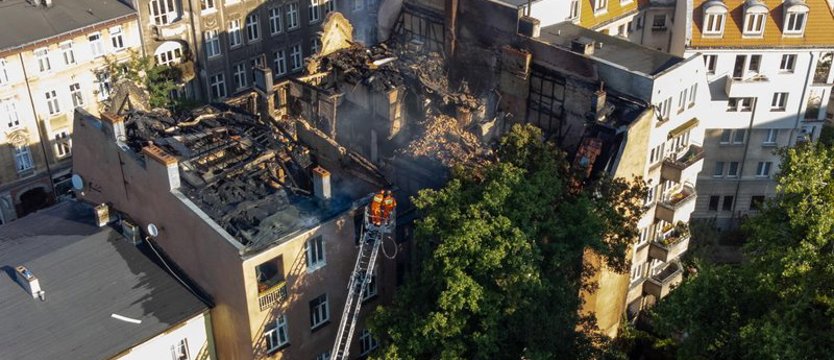 Dwóch strażaków zginęło, a 11 poszkodowanych w akcji gaszenia nocnego pożaru