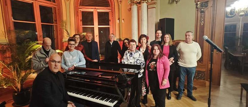 Z literaturą na salony