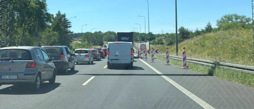 Rolnicy zablokowali S3 w obu kierunkach. Policja wyznaczyła objazdy