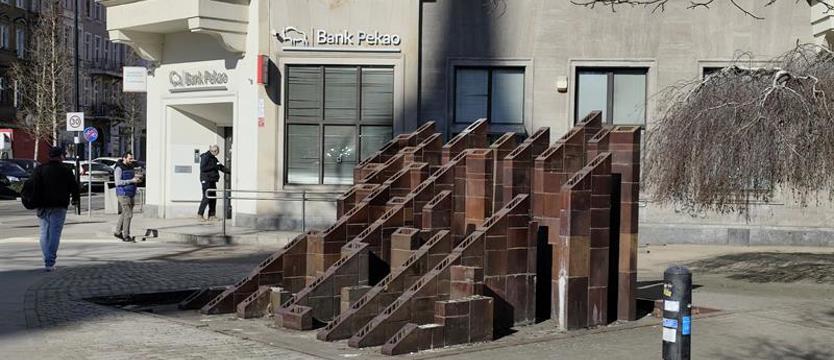 Labirynt, czyli sztuka dla sztuki? Radny: „To chyba smutny żart”