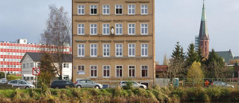 Wokół nieruchomości dla Sióstr Misjonarek Miłości. Nie cichnie debata publiczna