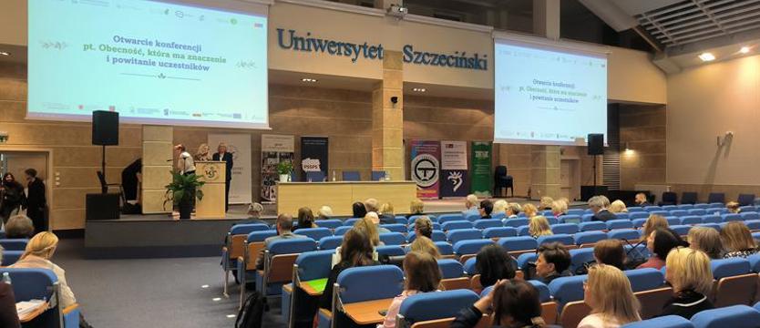 Naukowcy, pracownicy socjalni i wolontariusze obradują w Szczecinie