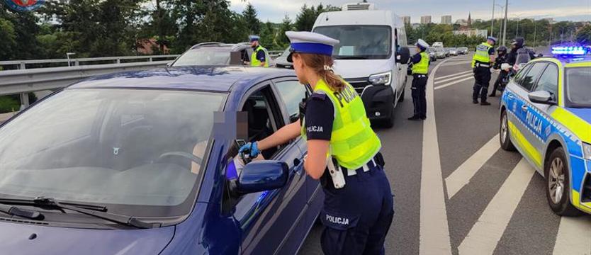 Bilans weekendowych kontroli. Za szybko, bez uprawnień, po alkoholu
