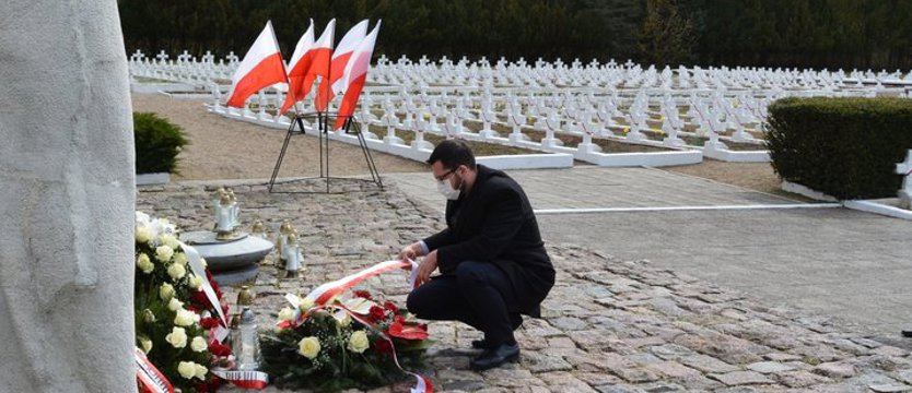 Kwiaty w rocznicę forsowania Odry