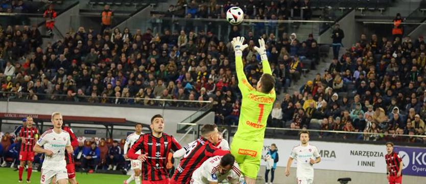 Piłka nożna. Decyzje licencyjne PZPN: Pogoń z nadzorem finansowym, Kotwica ukarana