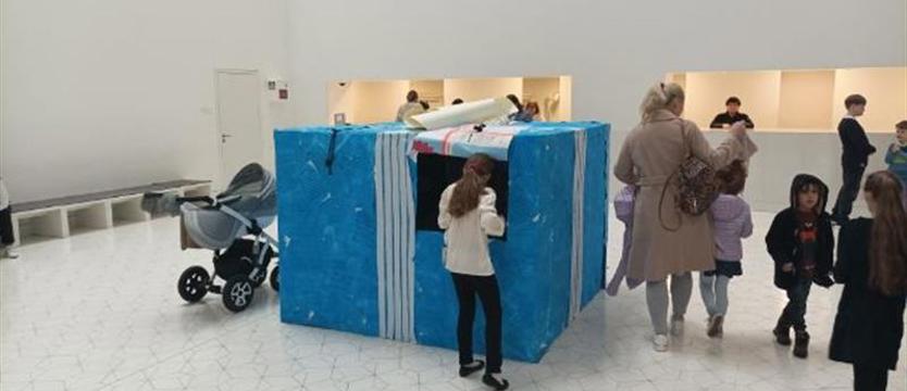 Niebieskie pudełko dla Ukraińców