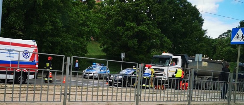 Dwie ciężarówki i samochód osobowy zderzyły się na ul. Jana z Kolna w Szczecinie