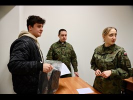 Młodzi ludzie chcą bronić Polski