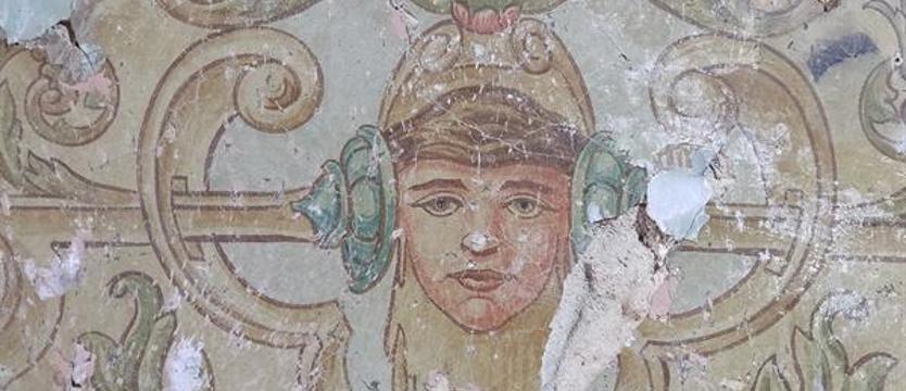 Historyczne polichromie w bramie kamienicy przy ul. Śląskiej