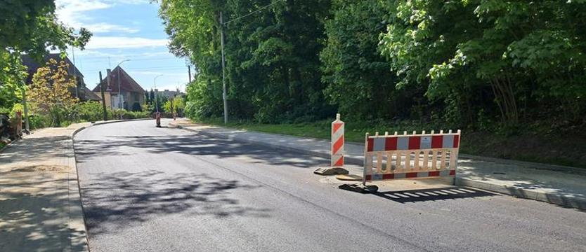 Na Cisowej i Nadbrzeżnej jeszcze utrudnienia. Przebudowa na finiszu