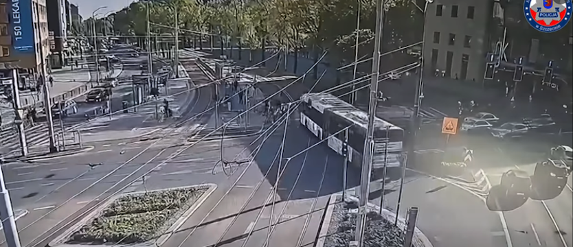 Chwile grozy na przejściu dla pieszych. Autobus o mało nie potrącił przechodniów!
