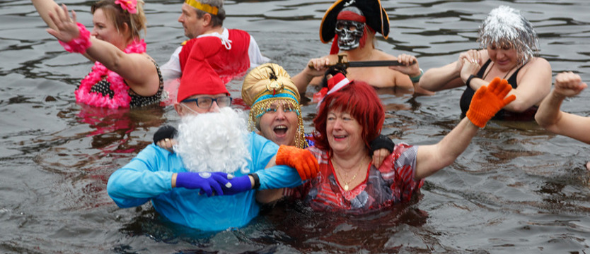 Morsowa Karnawałowa Kąpiel Przebierańców. Kolejny przystanek - Trzebież