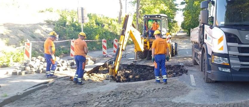 Pracują na ul. Starkiewicza po awarii wodociągu