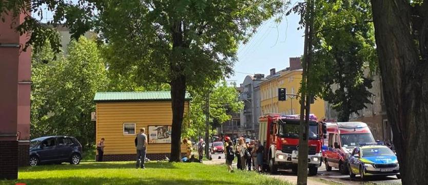 Samochód staranował sklep i uderzył w blok