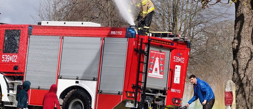 Lany Poniedziałek w Ińsku. Strażacy nie oszczędzali wody