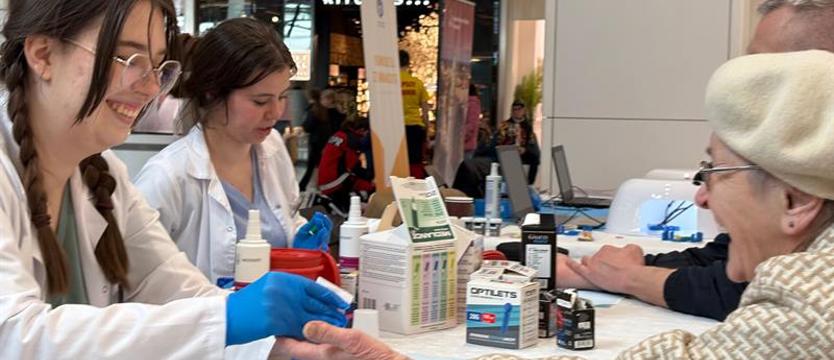 Profilaktyka w centrum - studenci zachęcali do badań i edukowali