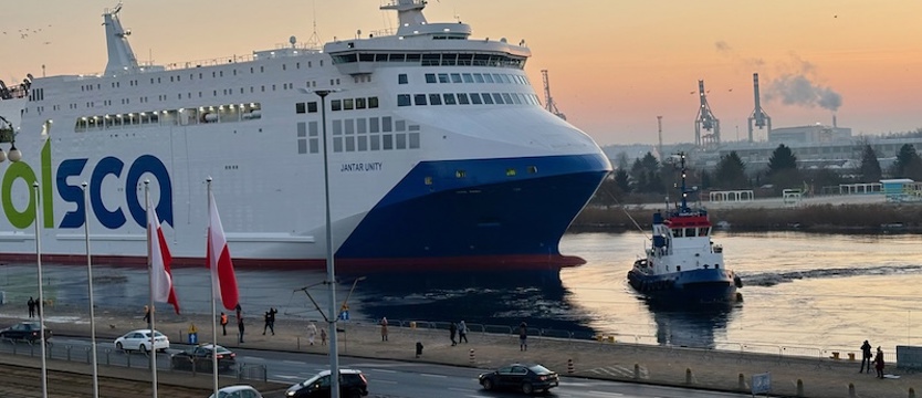 Jantar Unity odpłynął do Świnoujścia