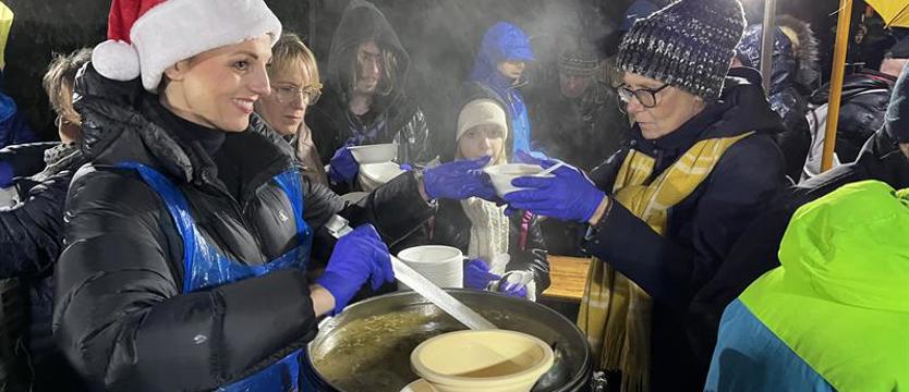 Świąteczne spotkanie na placu Tobruckim. Zrób paczkę, pomyśl o potrzebujących